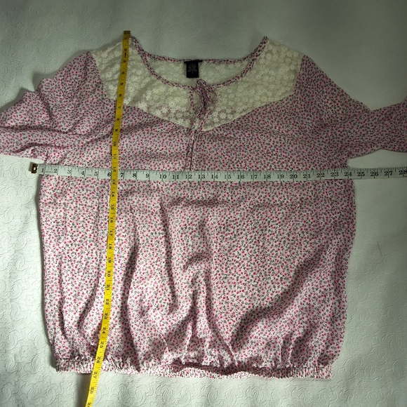 Torrid Print Top Semi Sheet Lace Inset Peasant Keyhole Pink Green Plus Size 1 - Picture 4 of 9